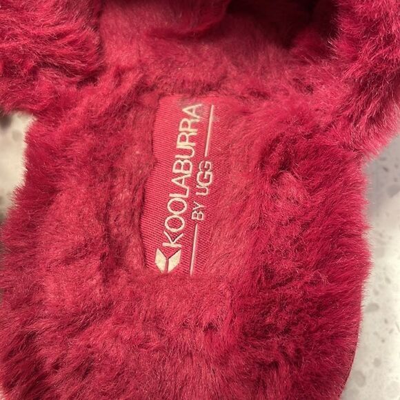 Koolaburra Ugg woman’s raspberry fuzzy sandals - Picture 8 of 14